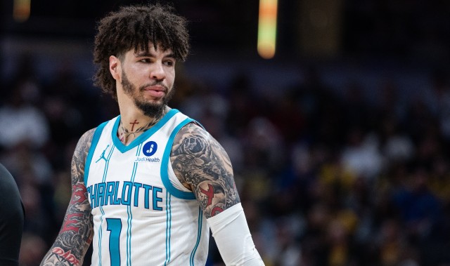 AIYOUXI-有点浪！三球各种外线高难度干拔 半场三分7中2拿9分6板4助